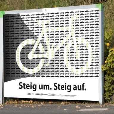 steig um. steif auf. idee für kampagne radfahren